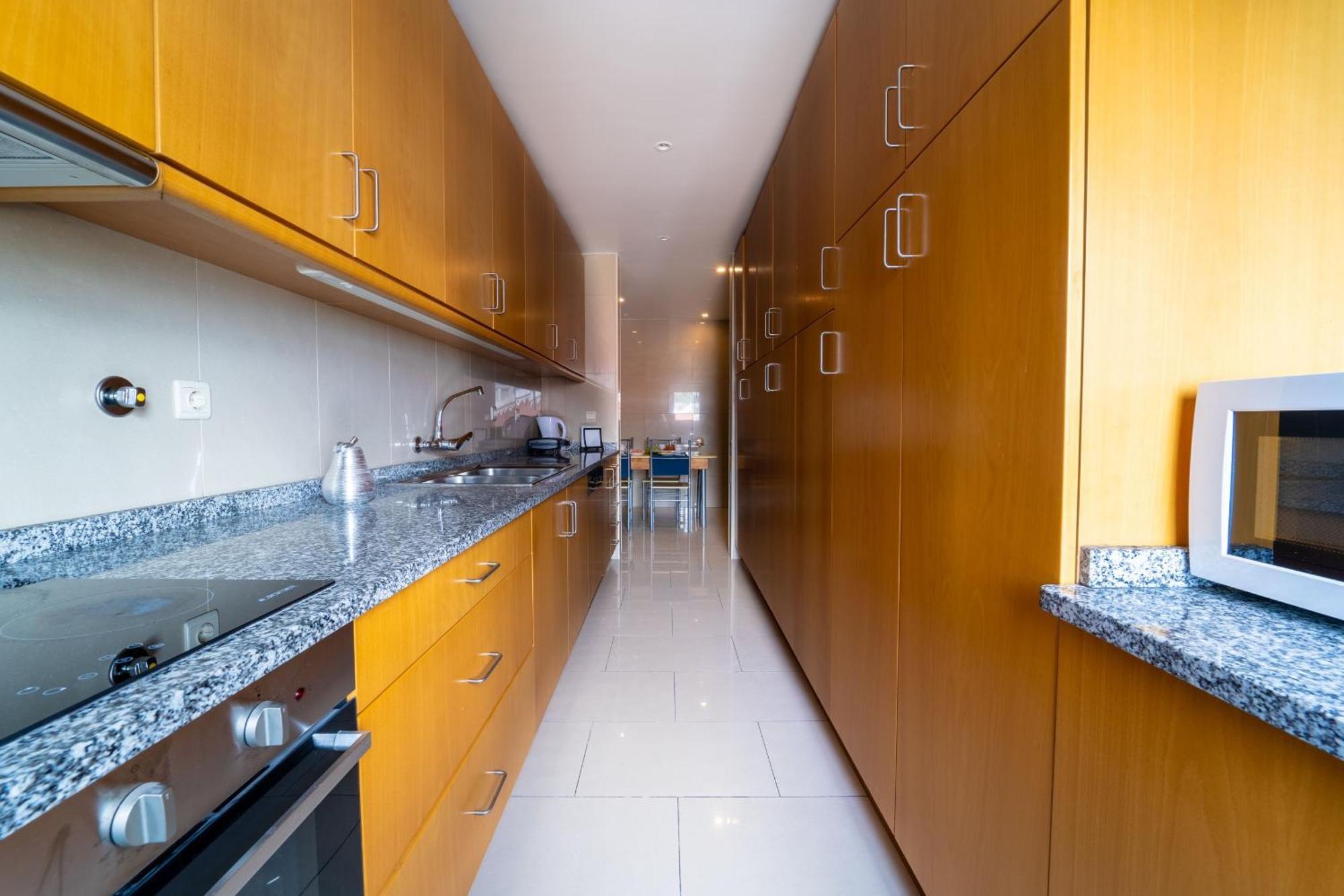 Apartment Taxa Duplex - T4 Familiar No Centro Da - *